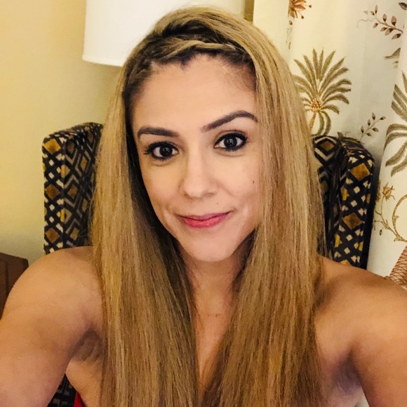 Meet your Posher, April - Picture 1 of 1